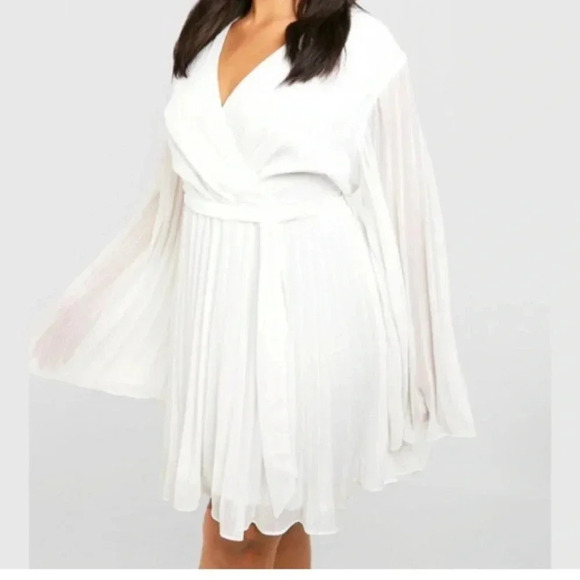 Boohoo Angel Sleeves Wrap Dress - Plus Size 26 - Mini- White Great Condition - Picture 1 of 11